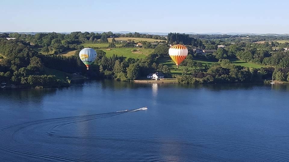 Survol du Lac de Pareloup à 3 montgolfières